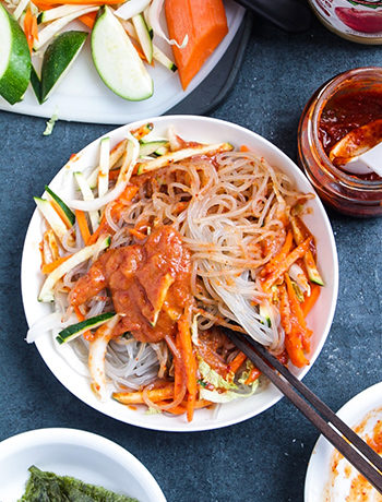 Korean Spicy Cold Noodles (Fruit Sweetened)